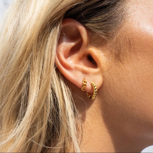 Gold Vermeil Cuban Chain Huggie Hoop Earrings - Picture 3 of 6